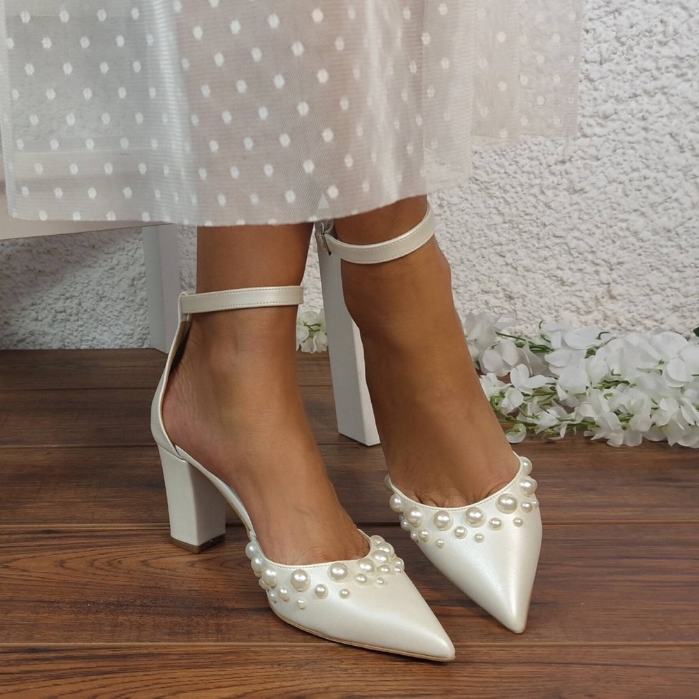 Pelino Sandals Pearl Bridal Heels Ivory Pointed Toe Block Heel Size 8